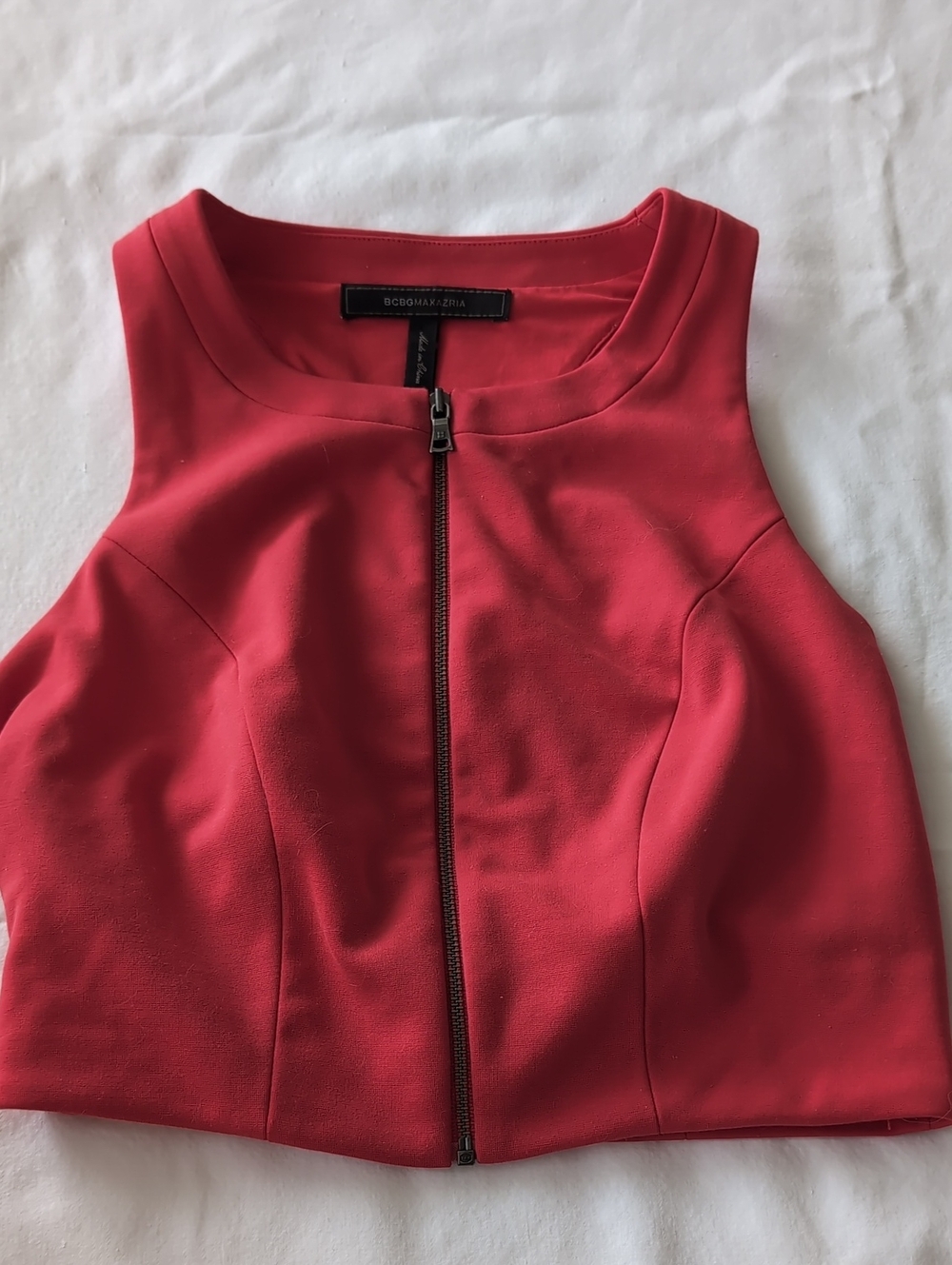 BCBGMAXAZRIA Red Zip-Front Sleeveless Crop Top